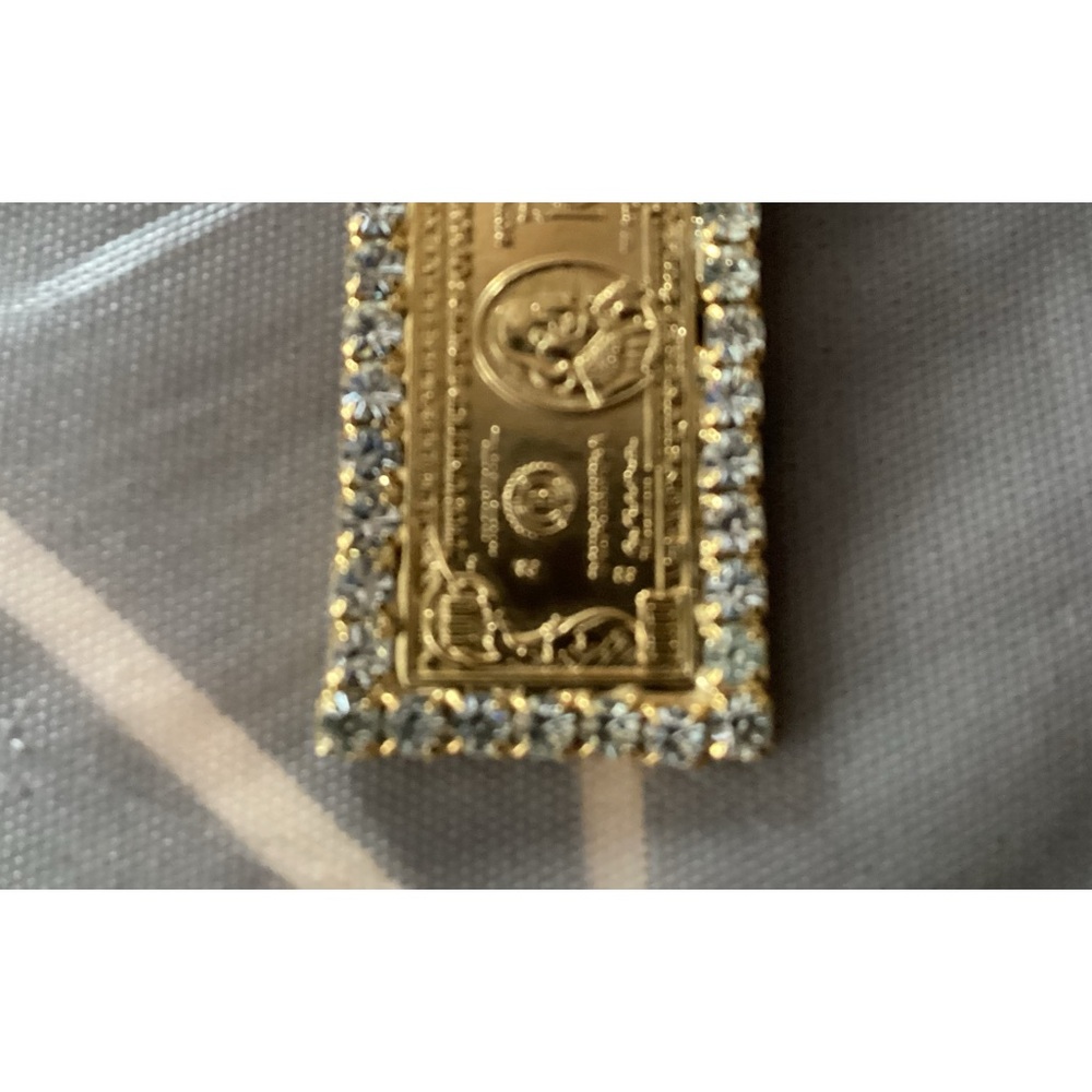 100.00 pendant.gold tone.